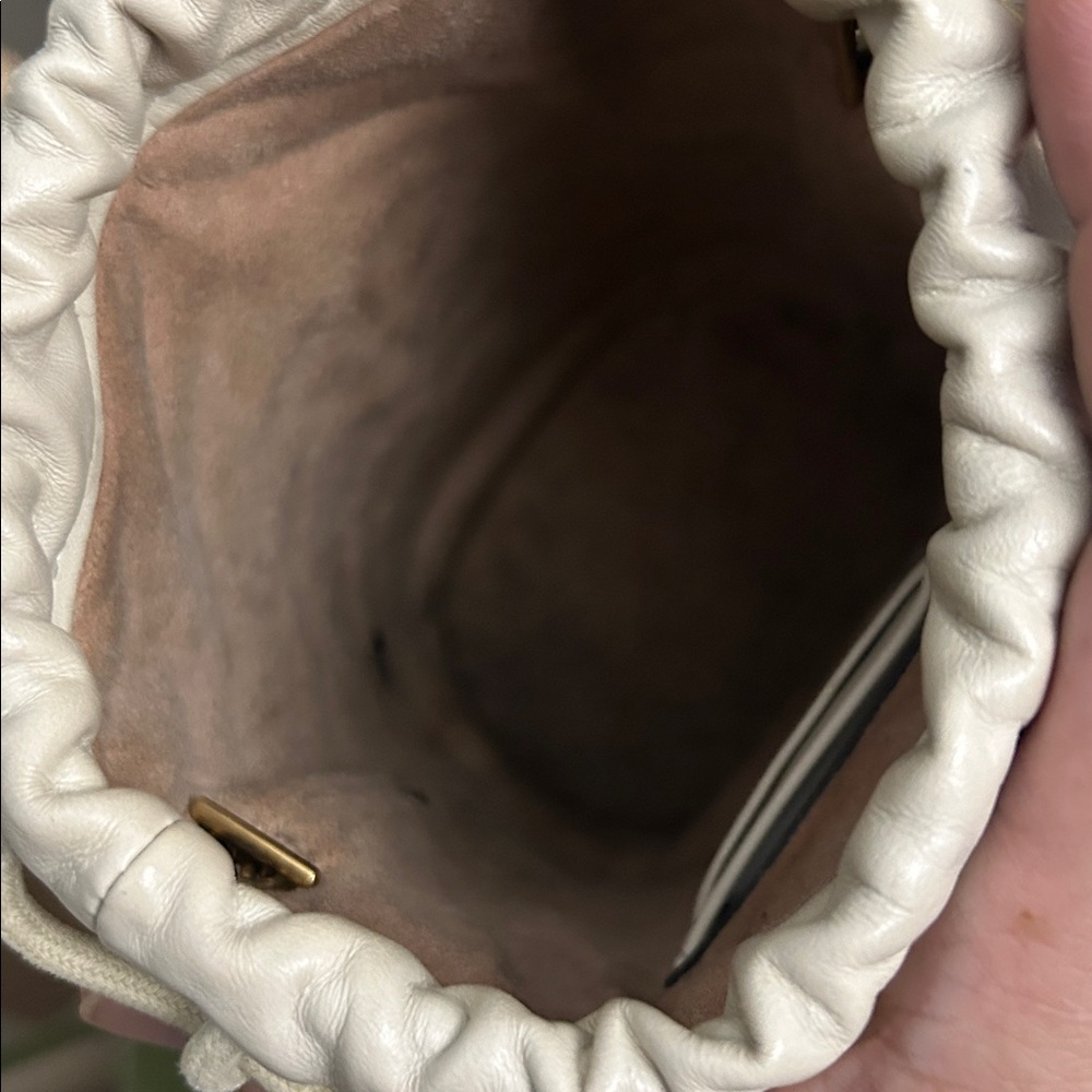 Gucci Cream Mini Bucket Bag with Gold Logo - Picture 8 of 9